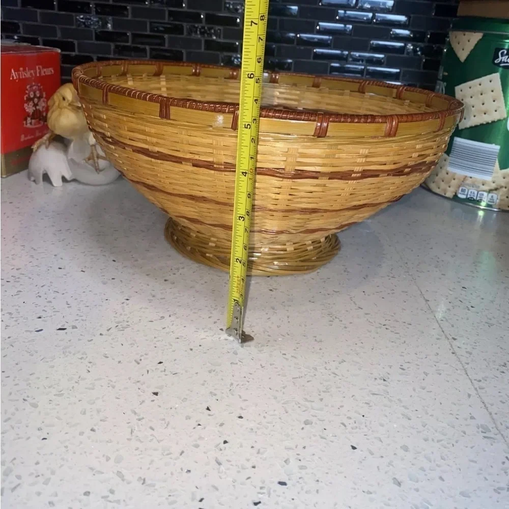 Round Footed Wicker Bread Basket Centerpiece‎ 12’Inch Diameter. 5 Inch Tall.